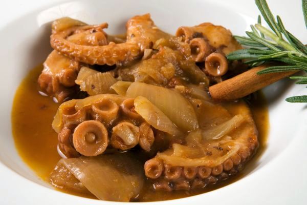 Chobotnice stifado.